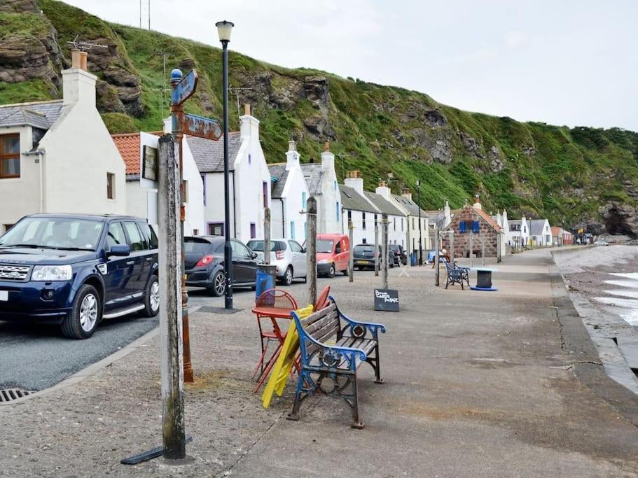 Fisherman'S Cottage In Pennan Exterior photo
